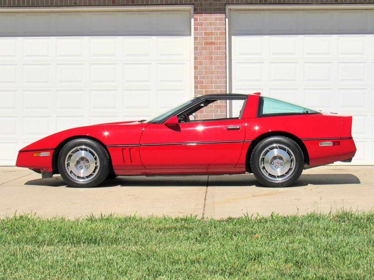 Chevrolet-Corvette-1987-red-1