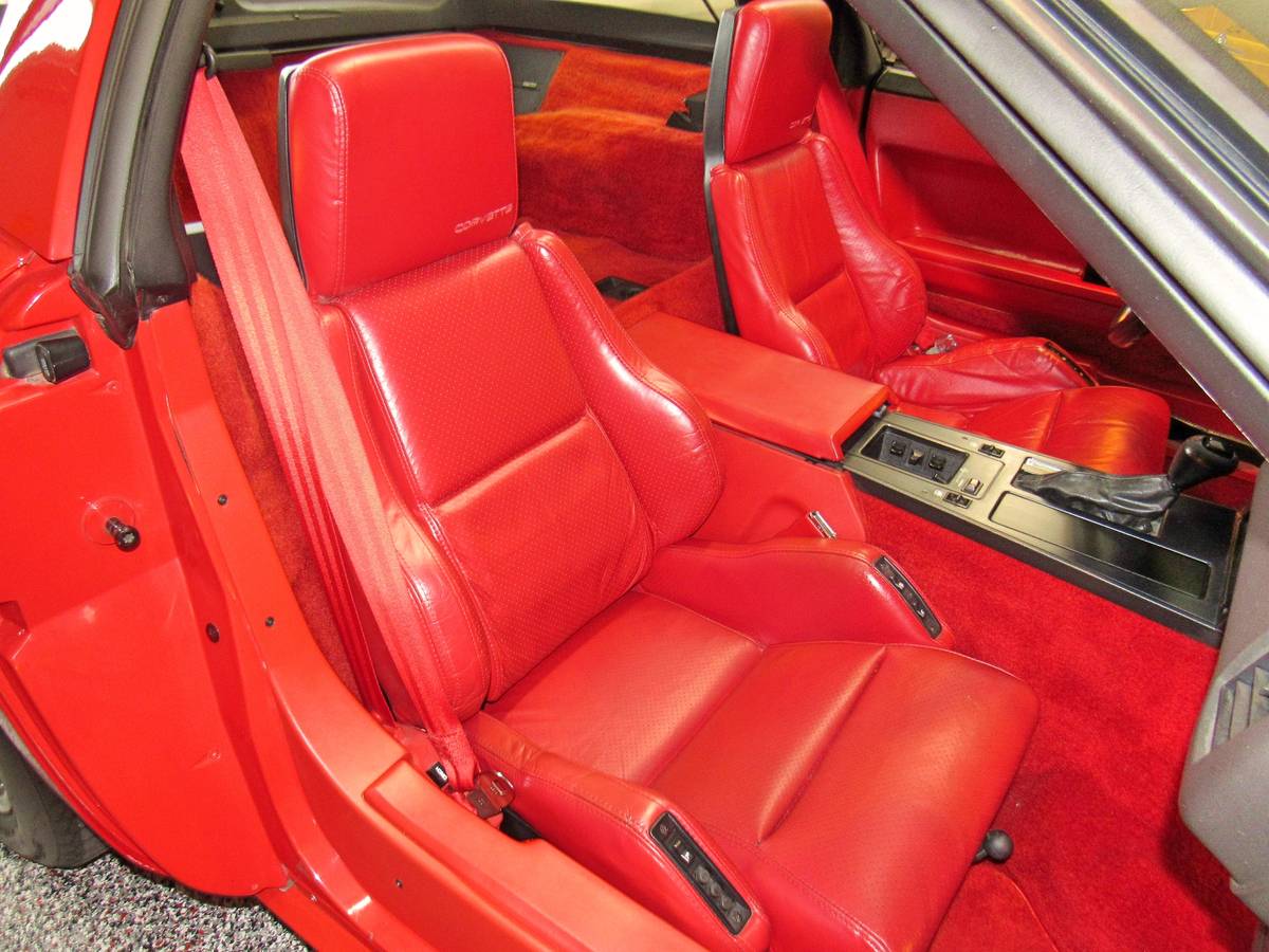 Chevrolet-Corvette-1987-red-13