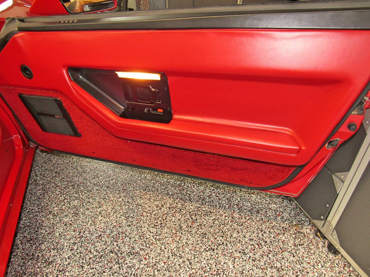 Chevrolet-Corvette-1987-red-15