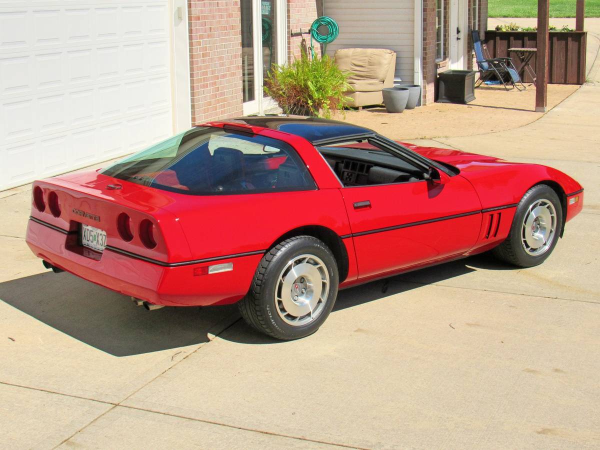 Chevrolet-Corvette-1987-red-2