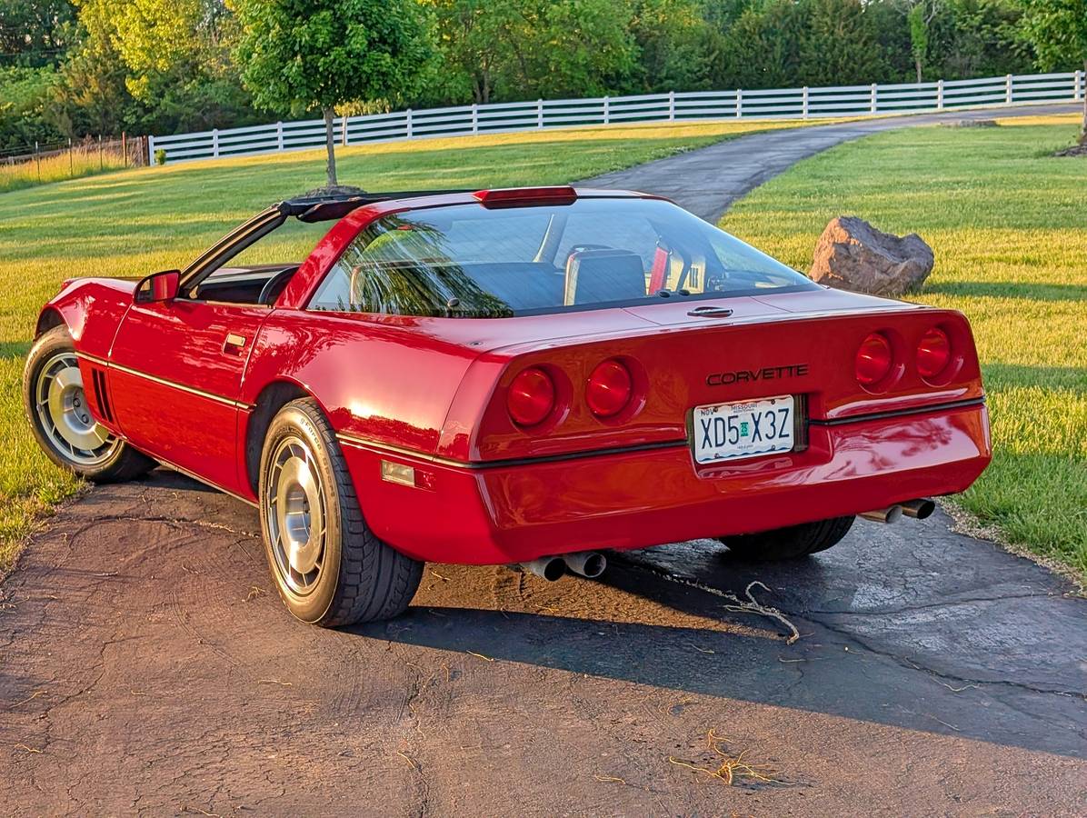 Chevrolet-Corvette-1987-red-22