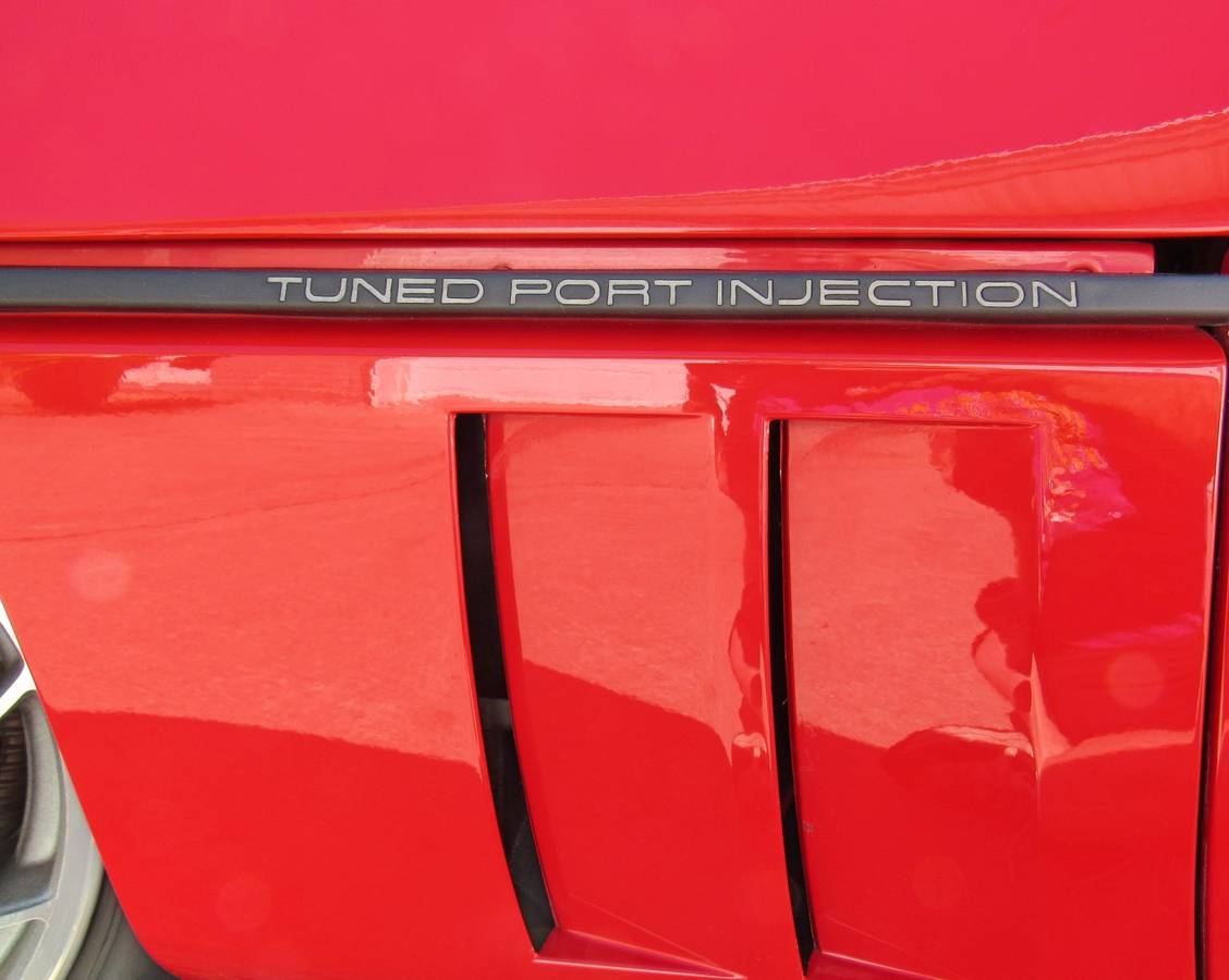 Chevrolet-Corvette-1987-red-4