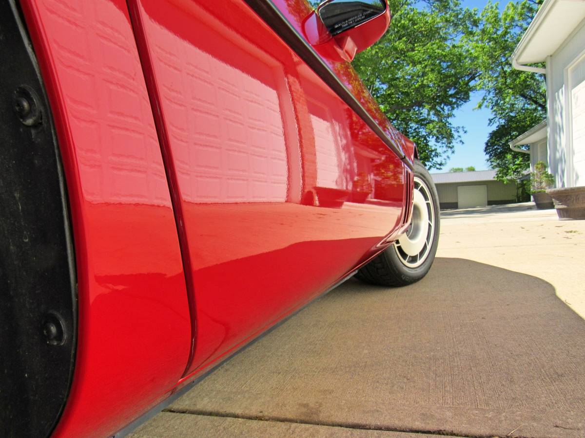 Chevrolet-Corvette-1987-red-7