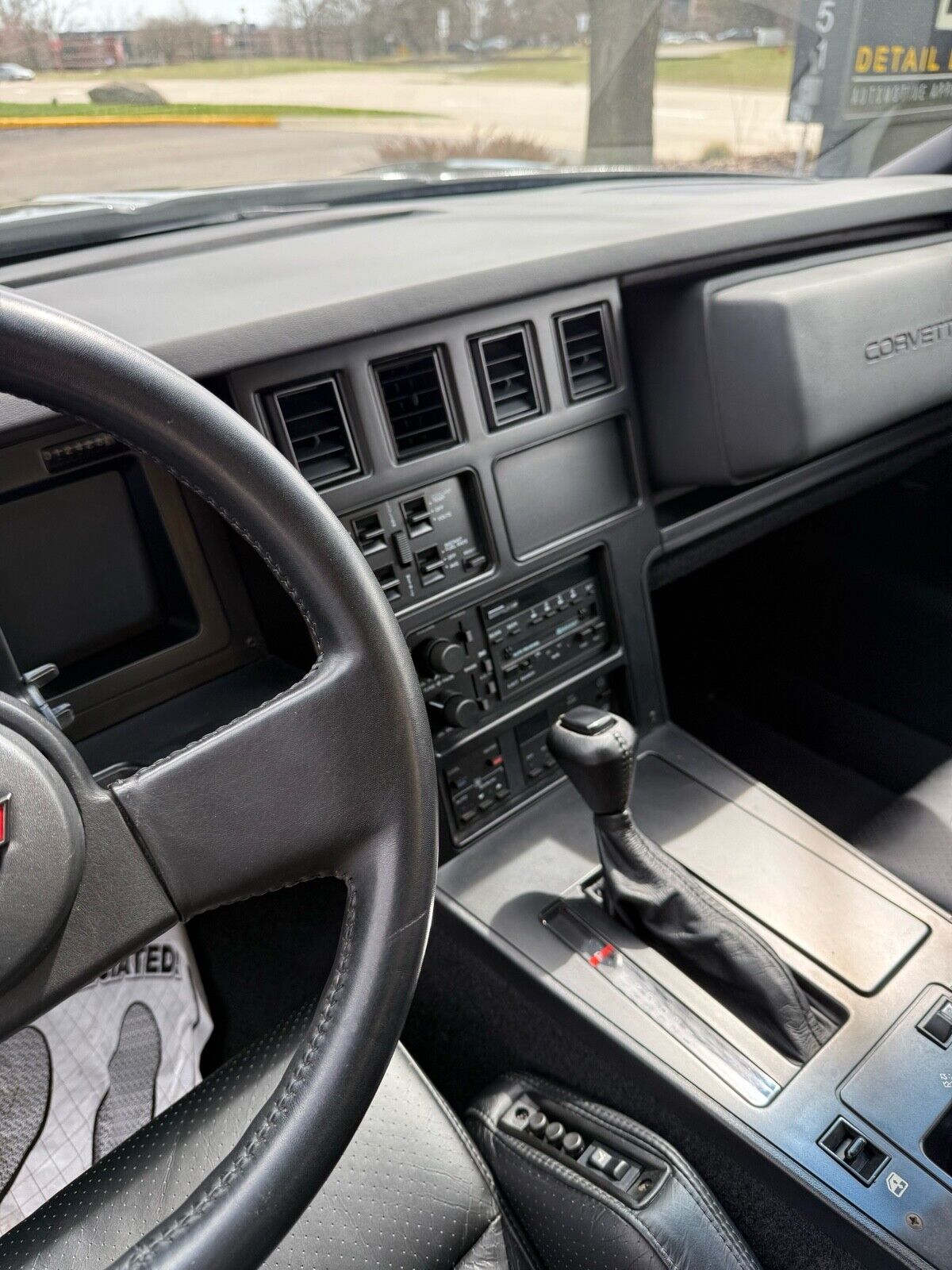 Chevrolet-Corvette-1988-17