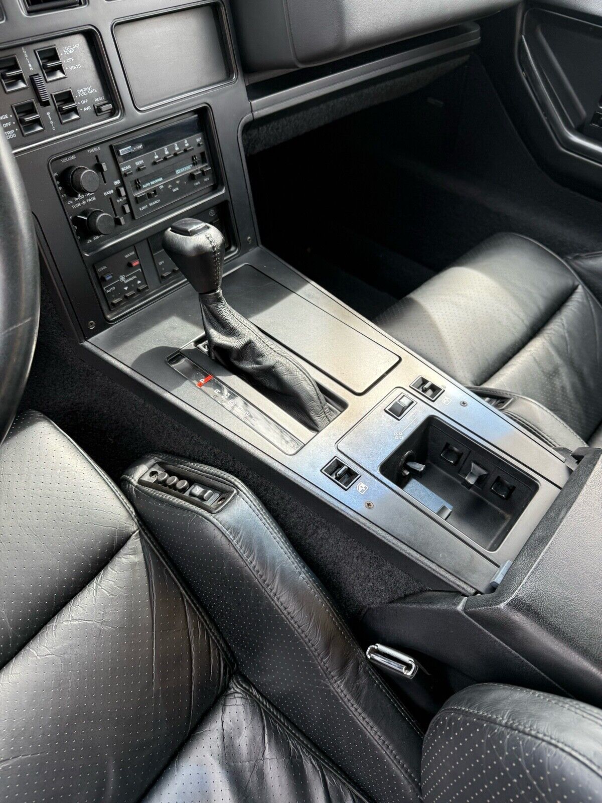 Chevrolet-Corvette-1988-18
