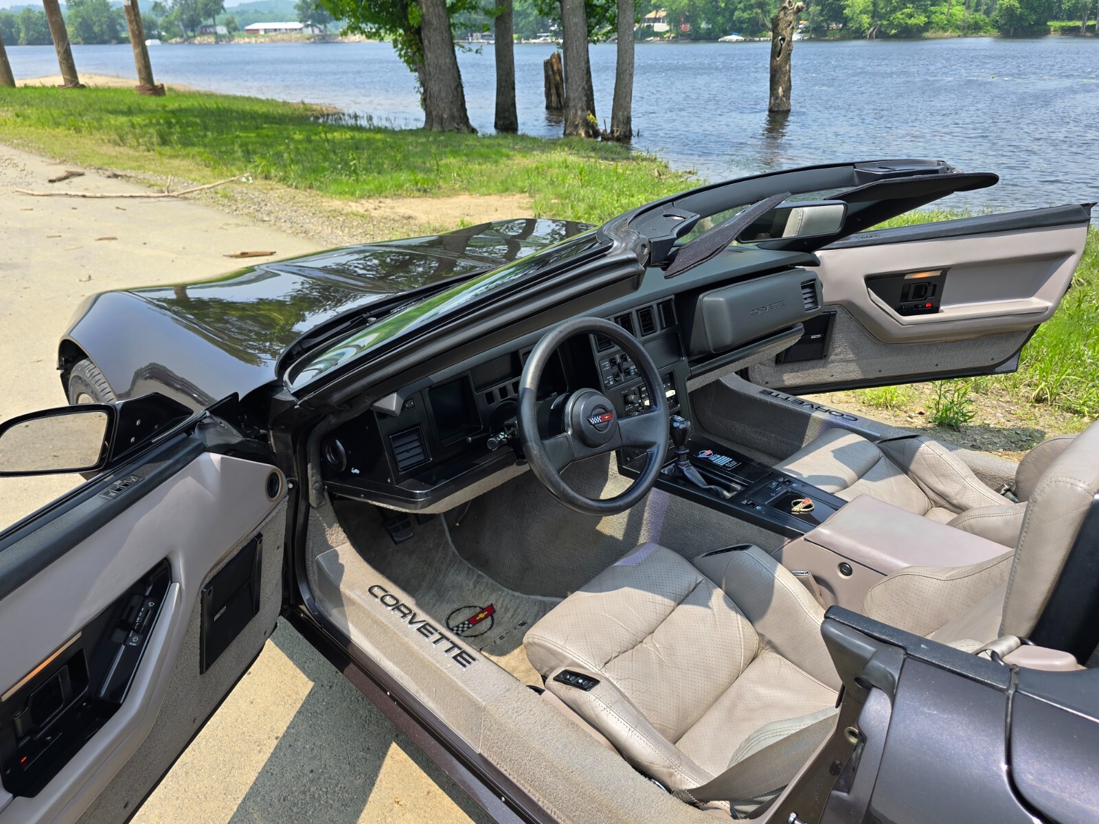Chevrolet-Corvette-1988-Convertible-11