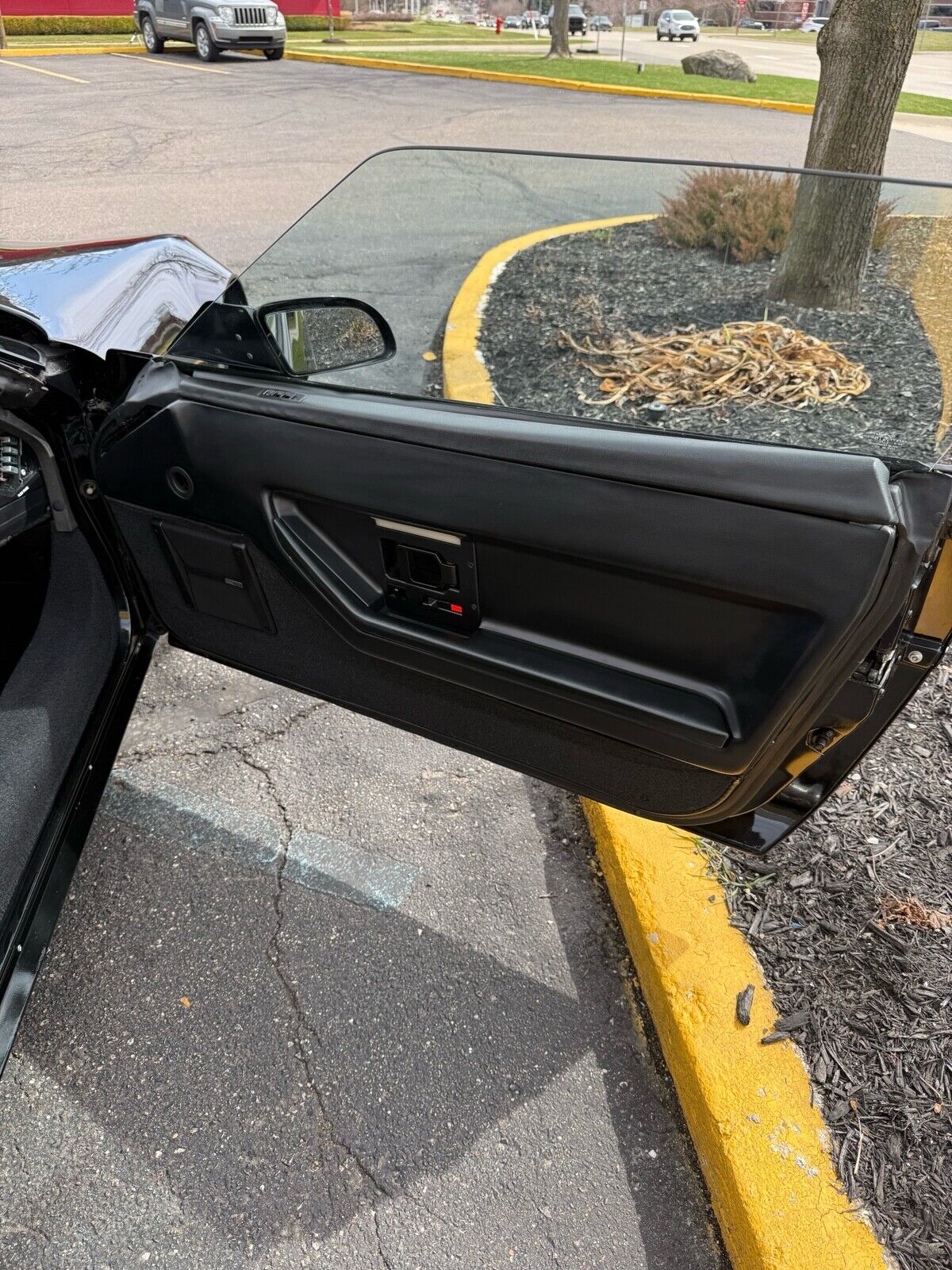 Chevrolet-Corvette-1988-Convertible-22