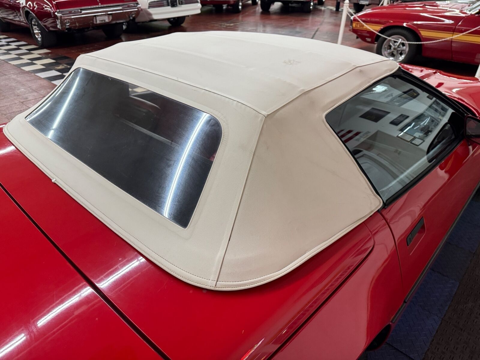 Chevrolet-Corvette-1988-Convertible-3