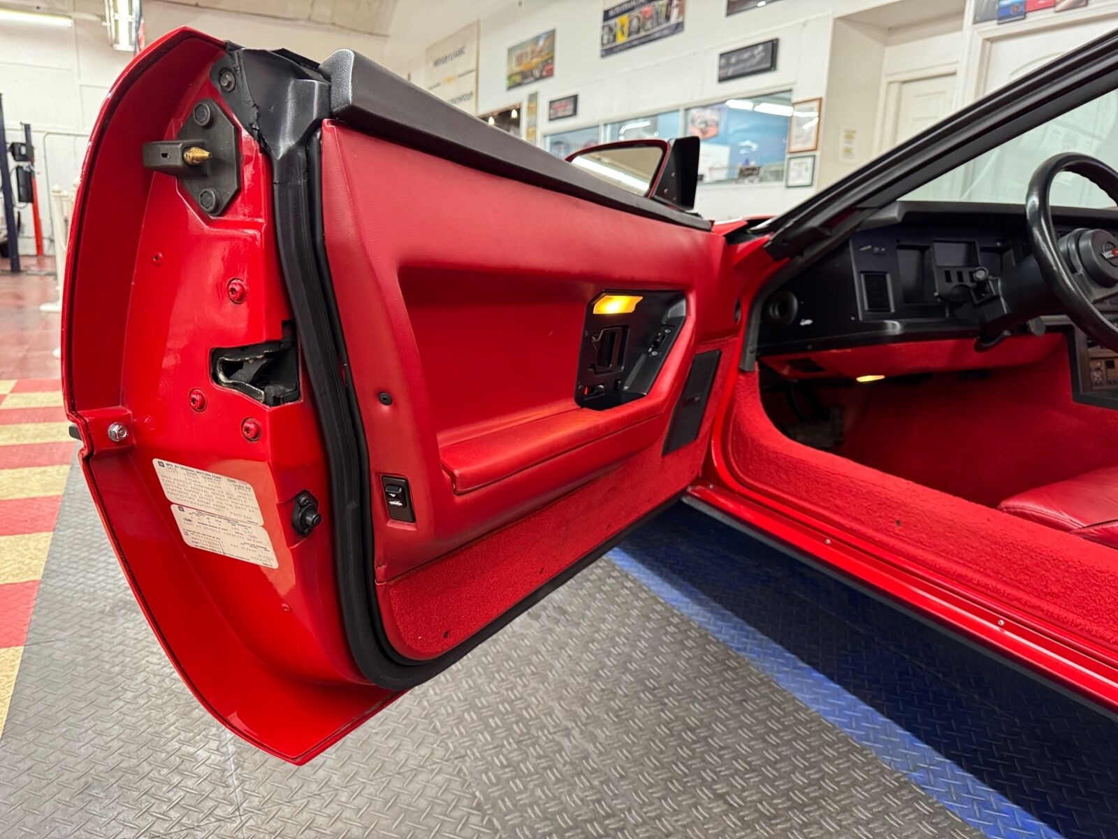 Chevrolet-Corvette-1988-Convertible-37