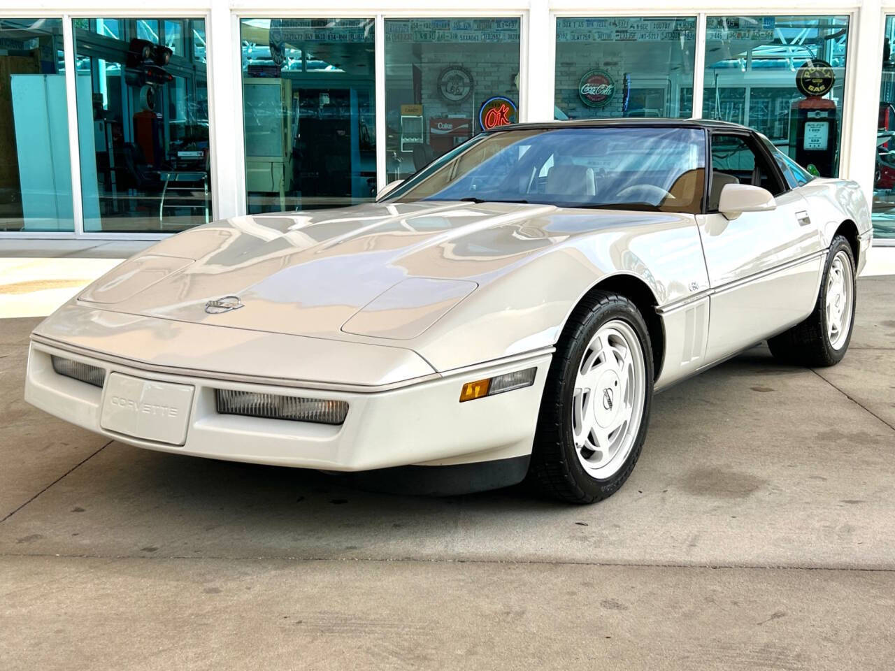 Chevrolet-Corvette-1988-Hatchback-10