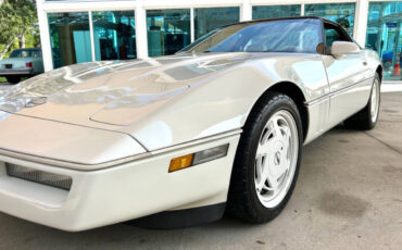 Chevrolet-Corvette-1988-Hatchback-11