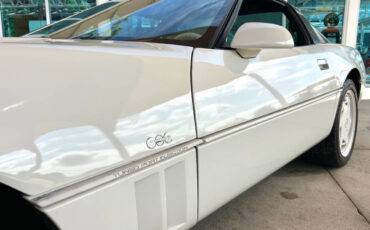 Chevrolet-Corvette-1988-Hatchback-12