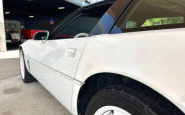 Chevrolet-Corvette-1988-Hatchback-13