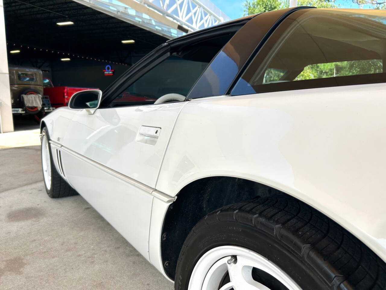 Chevrolet-Corvette-1988-Hatchback-13