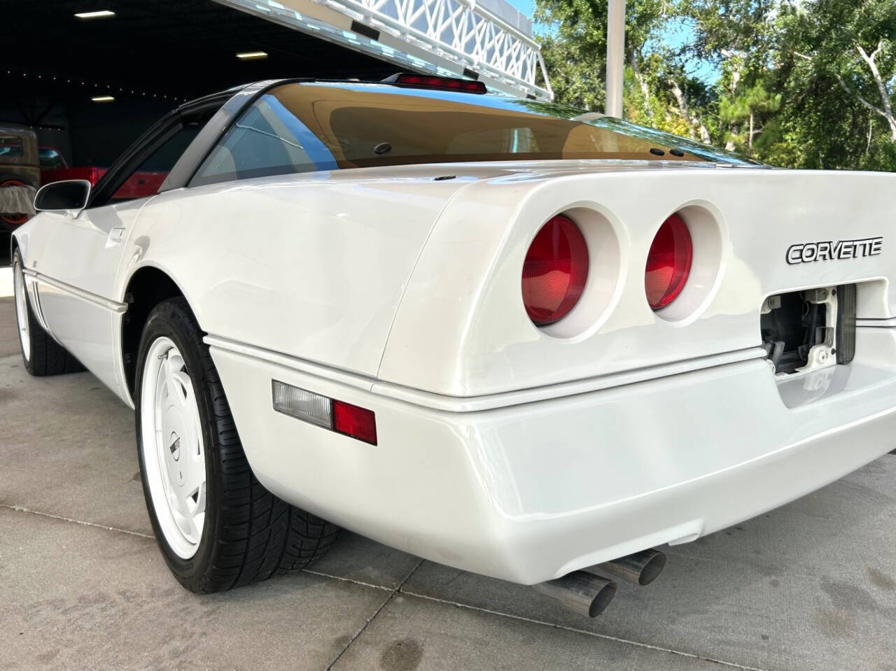 Chevrolet-Corvette-1988-Hatchback-14