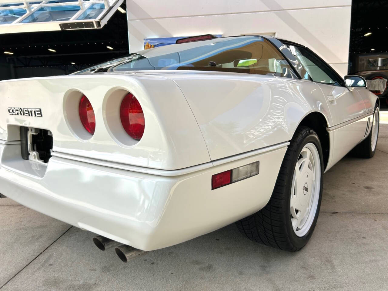 Chevrolet-Corvette-1988-Hatchback-15