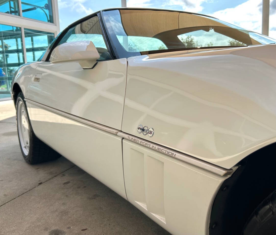 Chevrolet-Corvette-1988-Hatchback-17