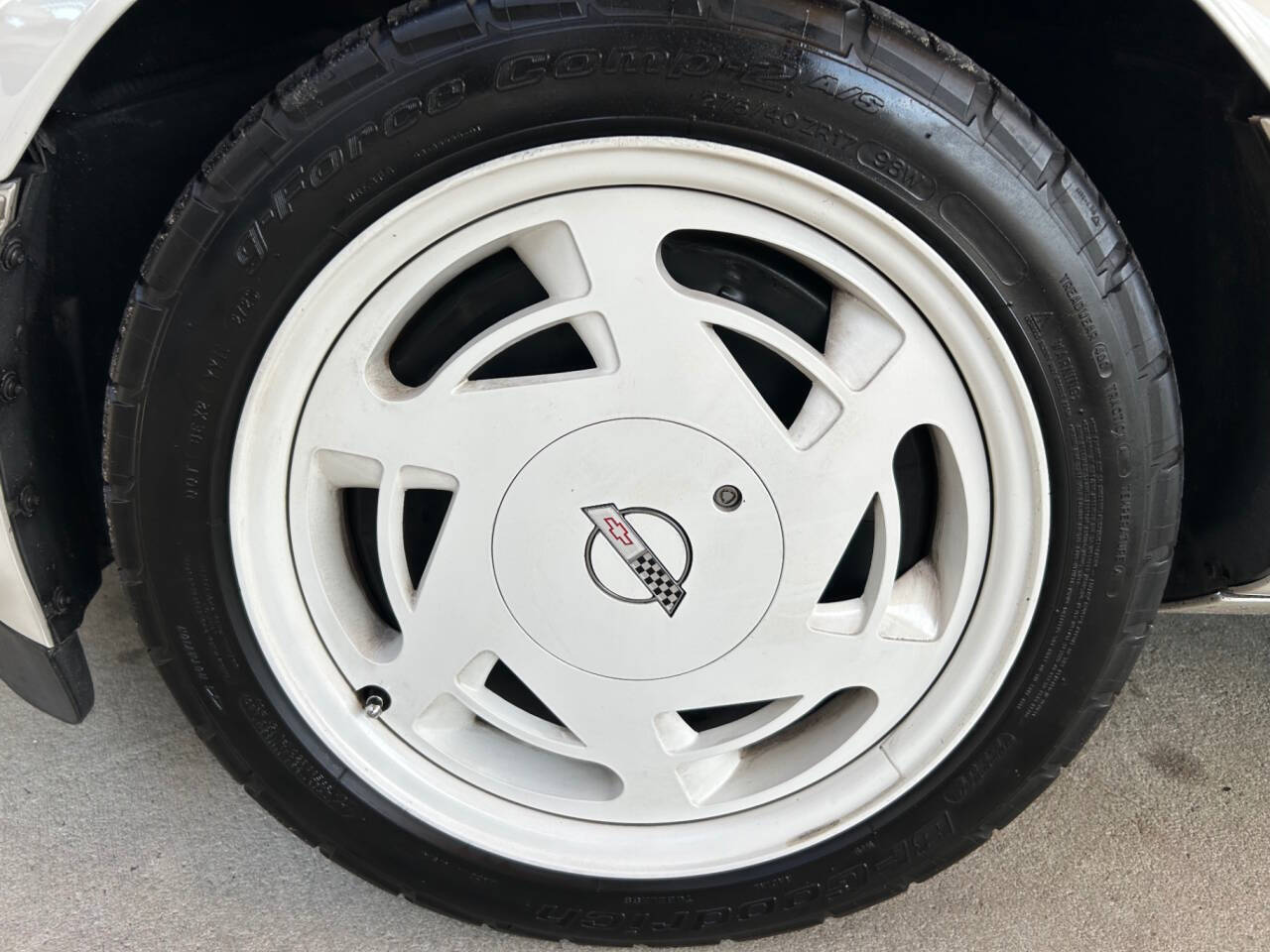 Chevrolet-Corvette-1988-Hatchback-19