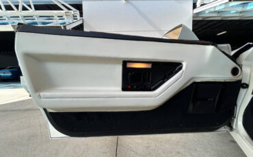 Chevrolet-Corvette-1988-Hatchback-22