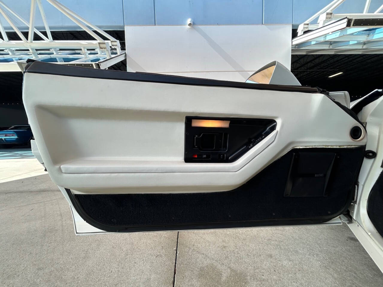 Chevrolet-Corvette-1988-Hatchback-22