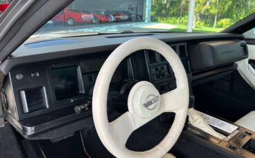 Chevrolet-Corvette-1988-Hatchback-23