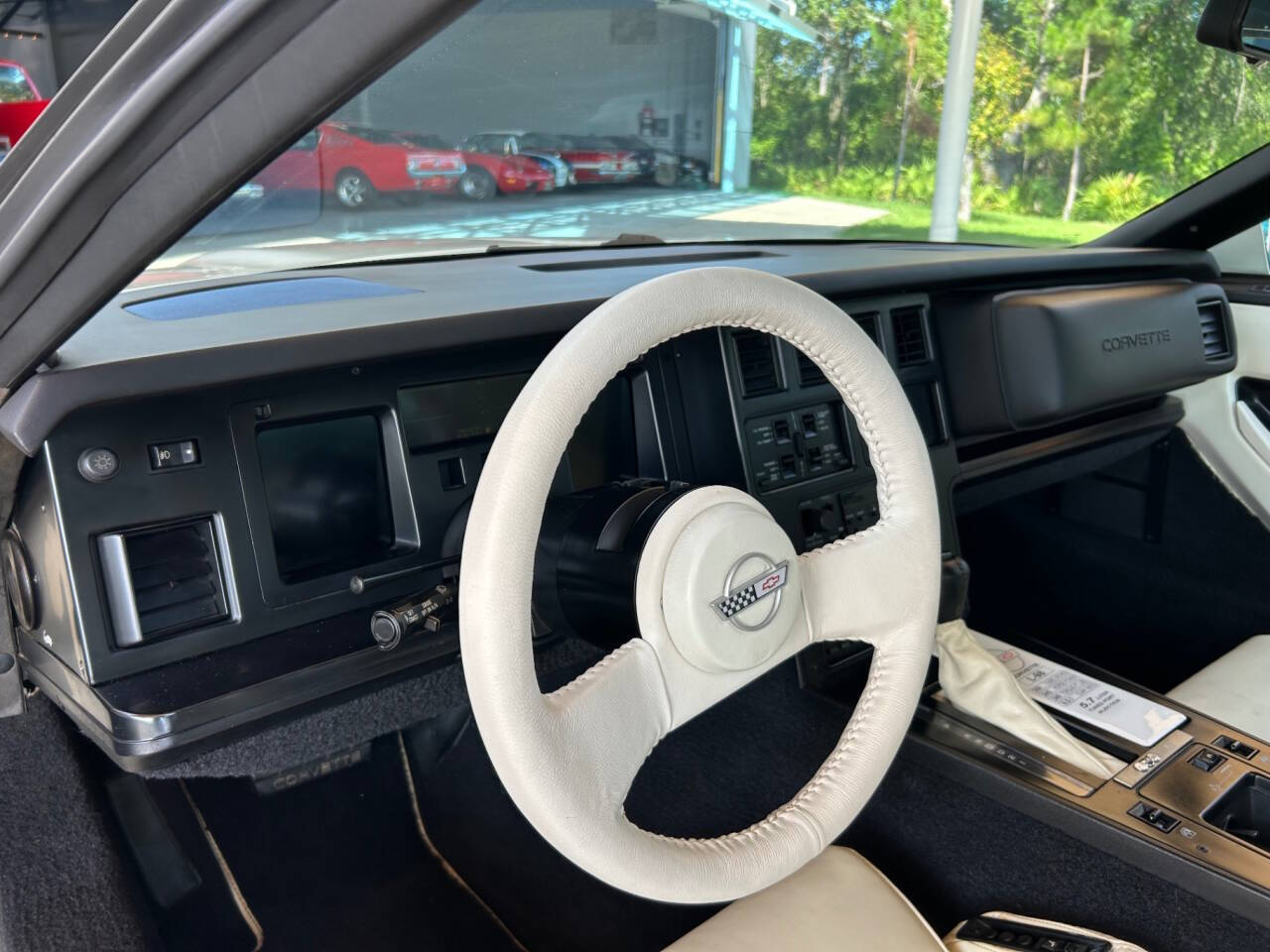 Chevrolet-Corvette-1988-Hatchback-23