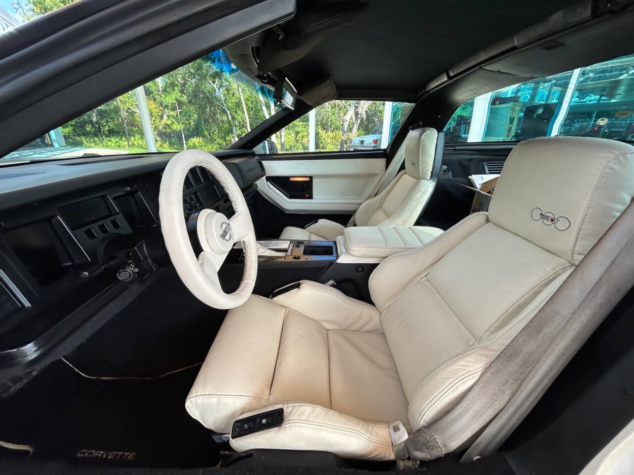 Chevrolet-Corvette-1988-Hatchback-24