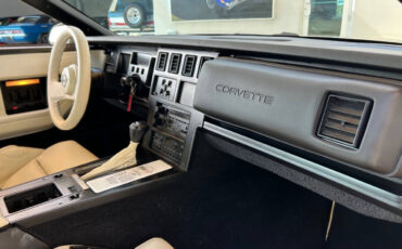 Chevrolet-Corvette-1988-Hatchback-29