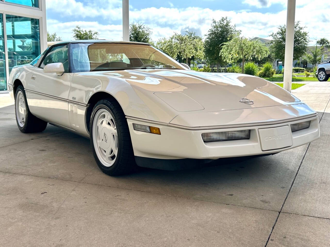 Chevrolet-Corvette-1988-Hatchback-3