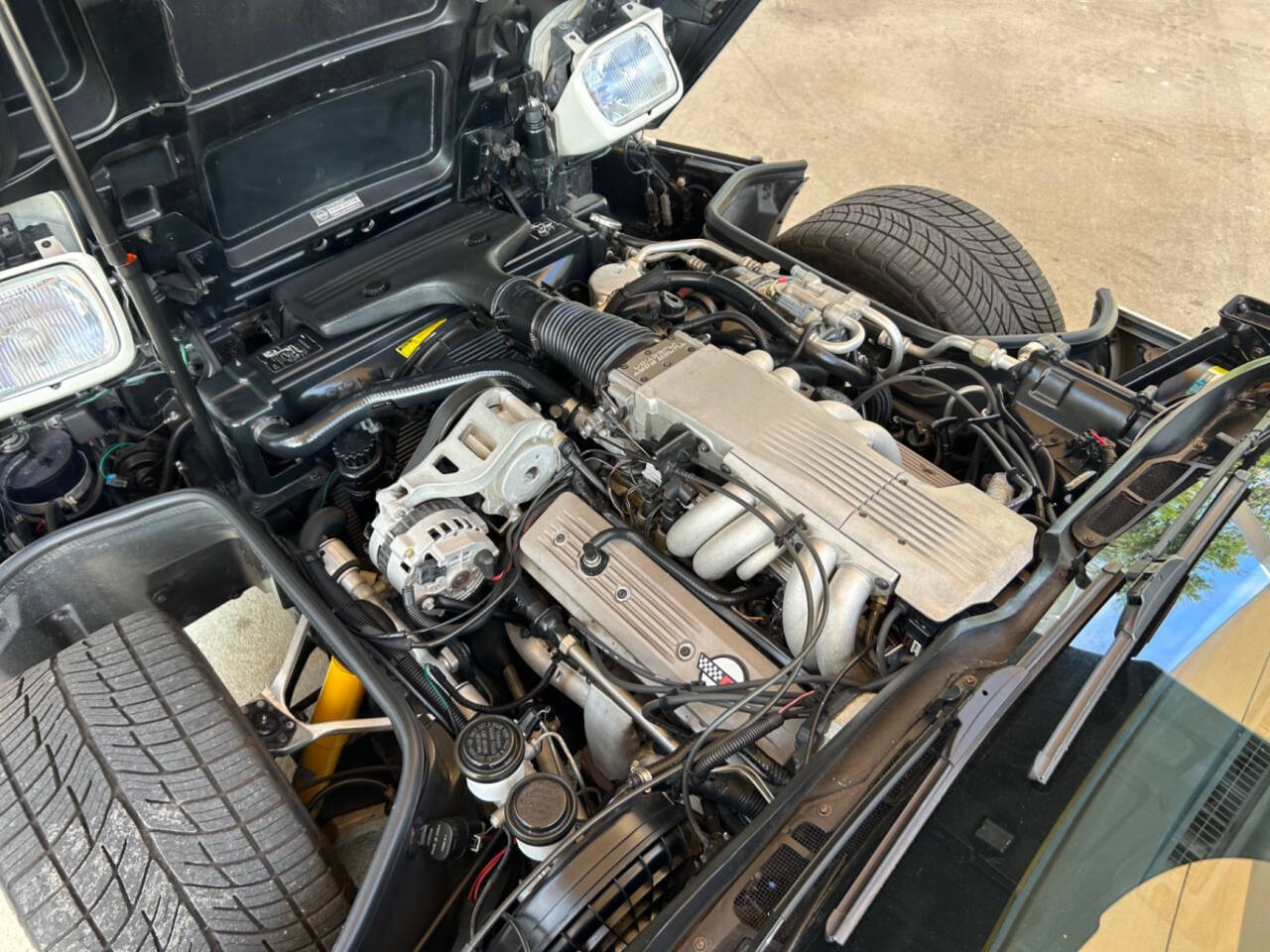 Chevrolet-Corvette-1988-Hatchback-35