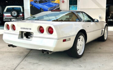 Chevrolet-Corvette-1988-Hatchback-5