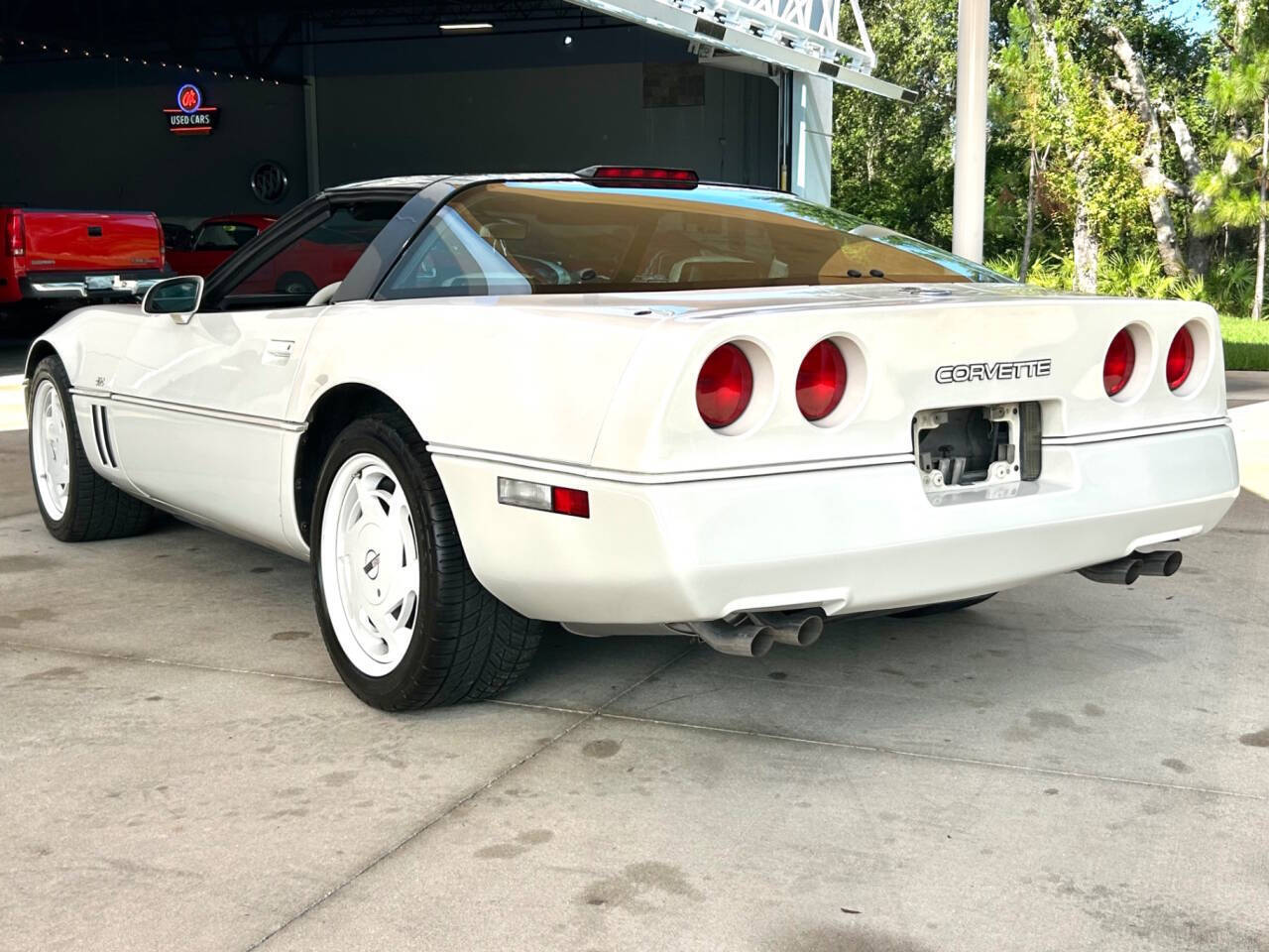 Chevrolet-Corvette-1988-Hatchback-8