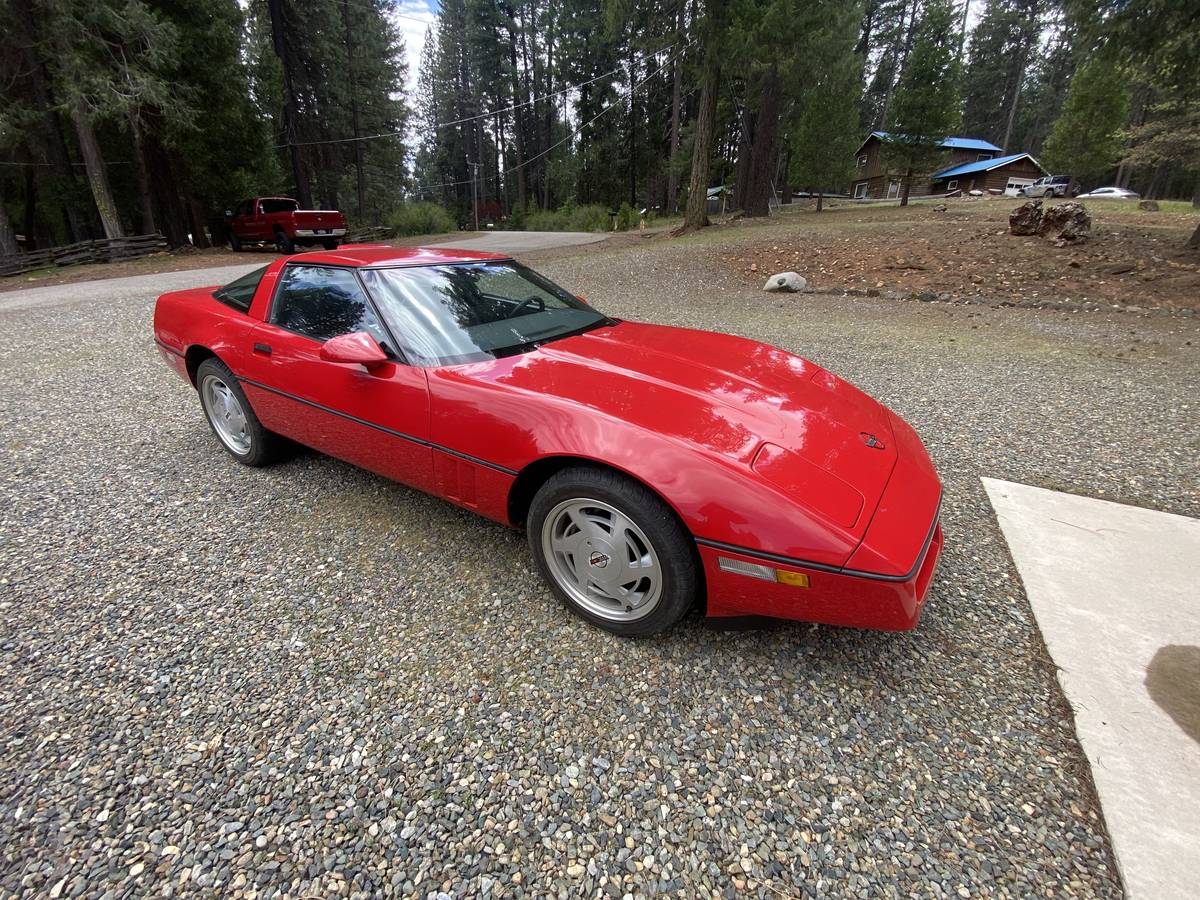 Chevrolet-Corvette-1988-red-1