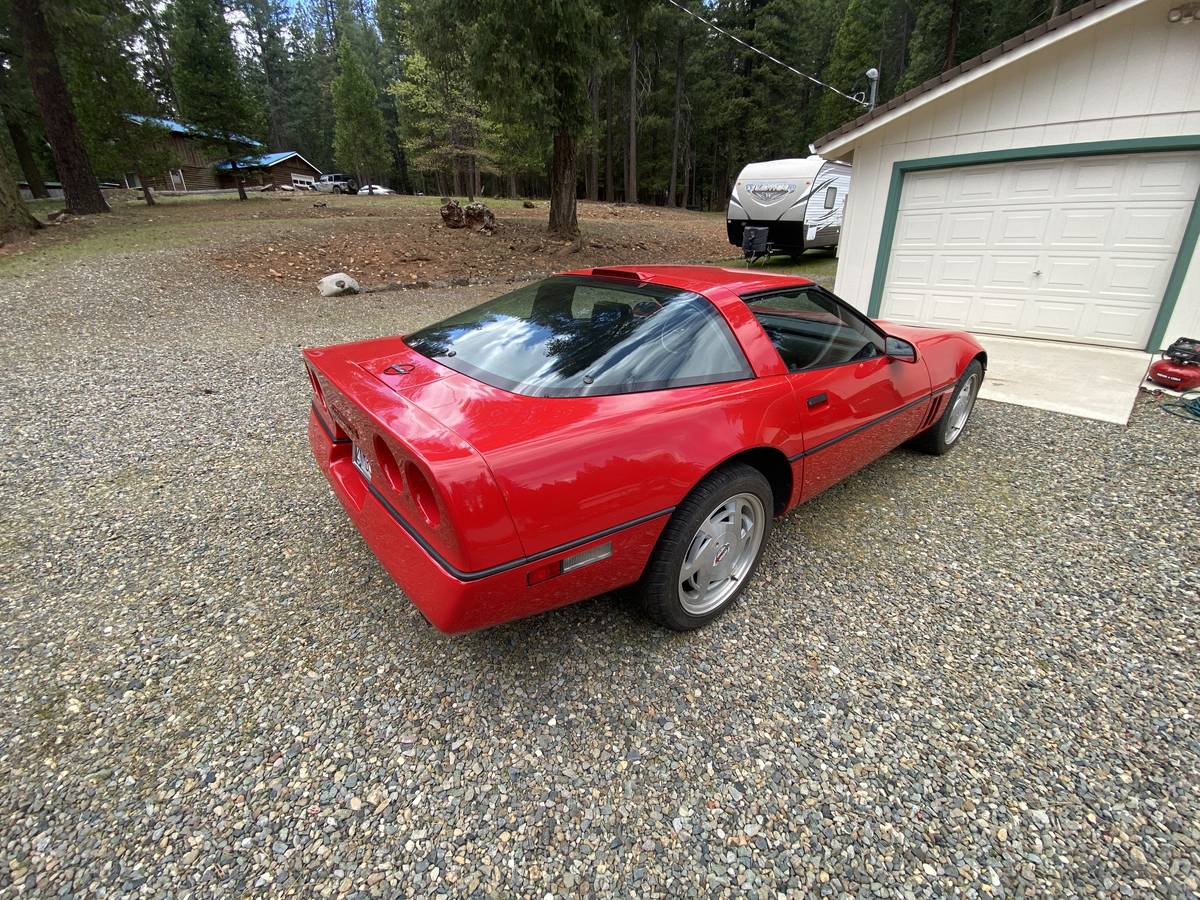 Chevrolet-Corvette-1988-red-2