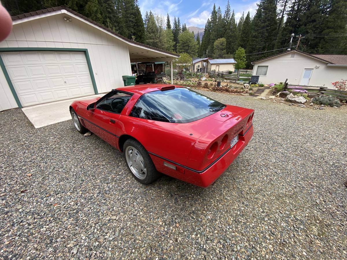 Chevrolet-Corvette-1988-red-3