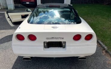 Chevrolet-Corvette-1988-white-2