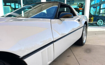 Chevrolet-Corvette-1989-Hatchback-11