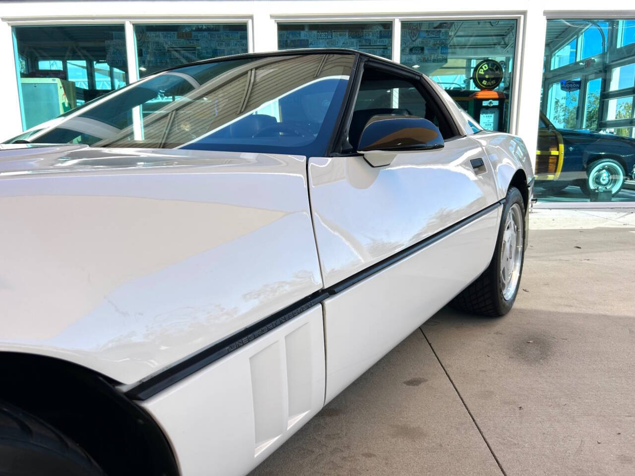 Chevrolet-Corvette-1989-Hatchback-11