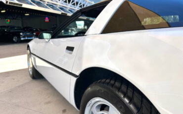 Chevrolet-Corvette-1989-Hatchback-12