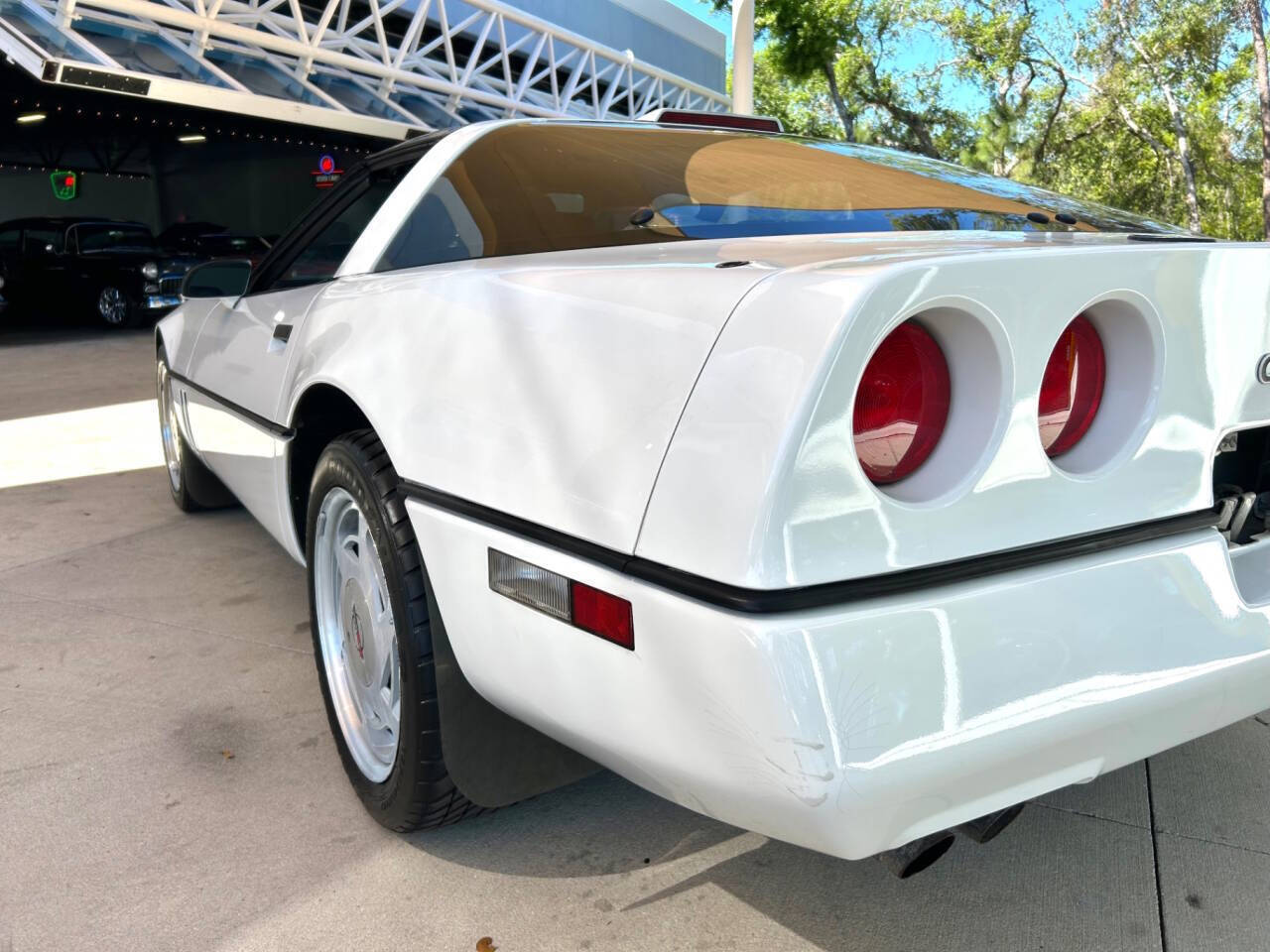 Chevrolet-Corvette-1989-Hatchback-13