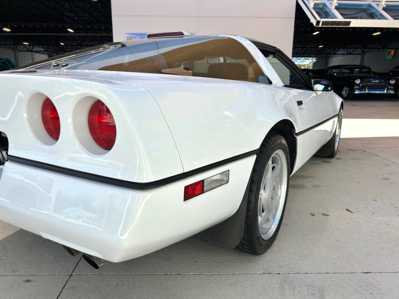 Chevrolet-Corvette-1989-Hatchback-14