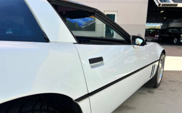 Chevrolet-Corvette-1989-Hatchback-15