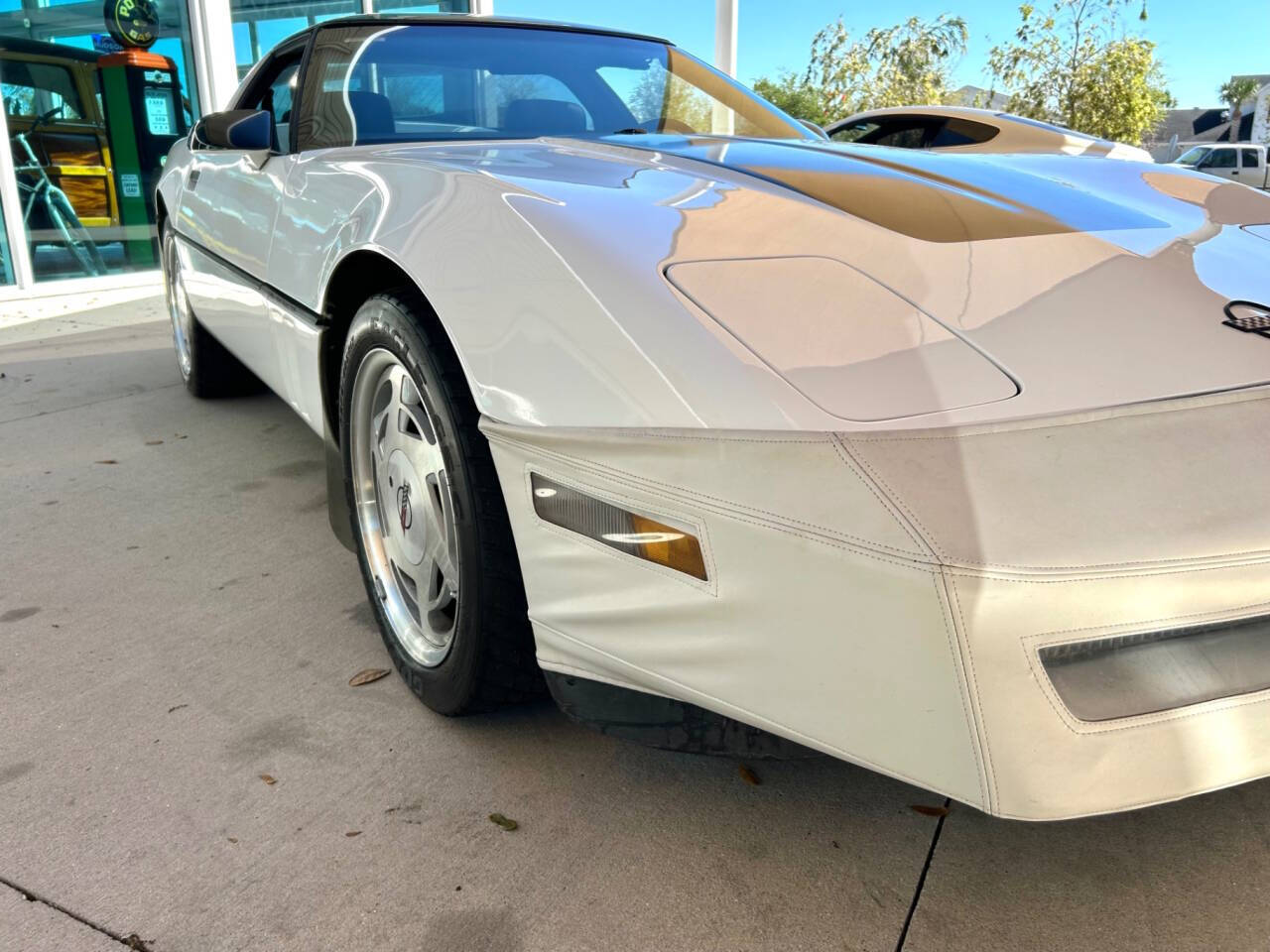 Chevrolet-Corvette-1989-Hatchback-17