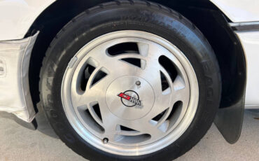 Chevrolet-Corvette-1989-Hatchback-18