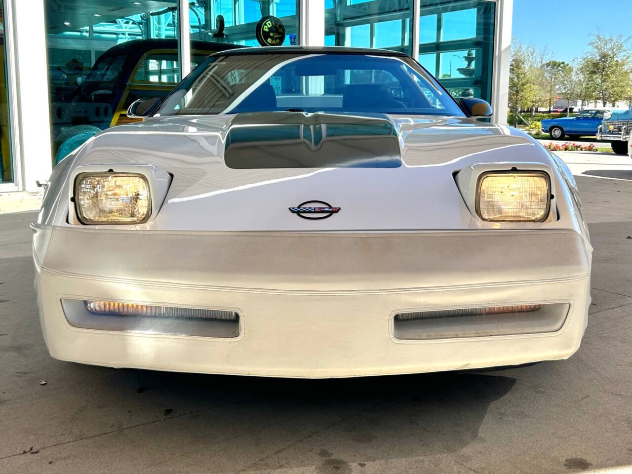Chevrolet-Corvette-1989-Hatchback-2