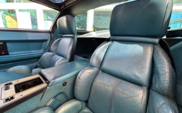Chevrolet-Corvette-1989-Hatchback-24
