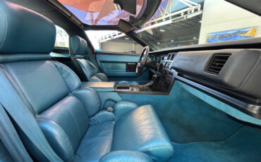 Chevrolet-Corvette-1989-Hatchback-29