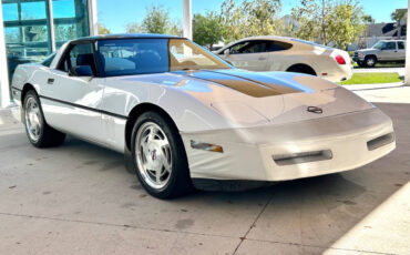 Chevrolet-Corvette-1989-Hatchback-3