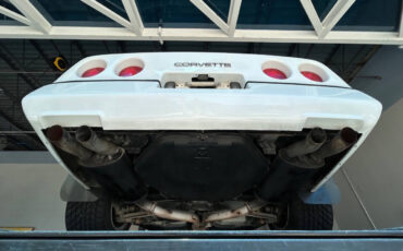 Chevrolet-Corvette-1989-Hatchback-38