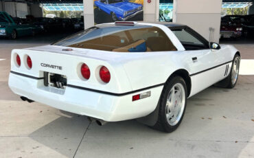 Chevrolet-Corvette-1989-Hatchback-5